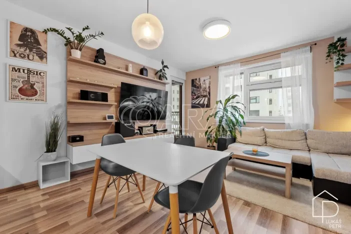 Prodej bytu 2+kk, Praha - Uhříněves, Oty Bubeníčka, 51 m2