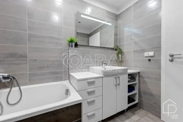 Prodej bytu 2+kk, Praha - Uhříněves, Oty Bubeníčka, 51 m2