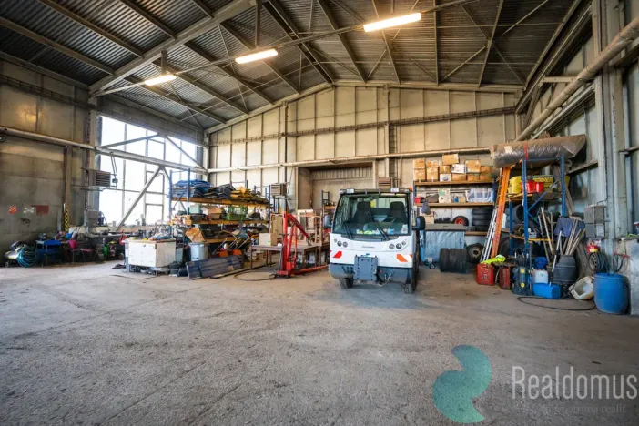 Prodej výrobních prostor, Milovice, 2255 m2