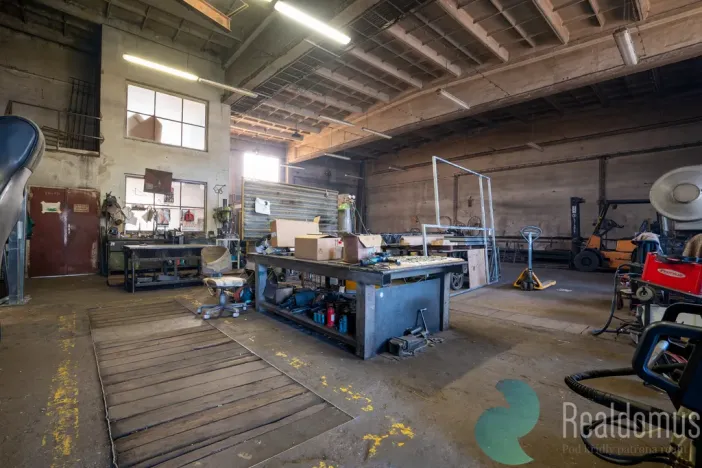 Prodej výrobních prostor, Milovice, 2255 m2