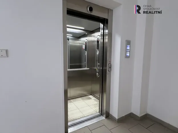 Pronájem kanceláře, Karlovy Vary, T. G. Masaryka, 133 m2