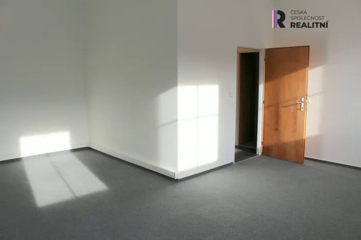 Pronájem kanceláře, Karlovy Vary, T. G. Masaryka, 42 m2