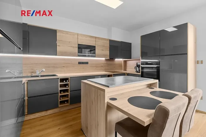 Pronájem bytu 1+kk, Plzeň, K Zelené louce, 40 m2