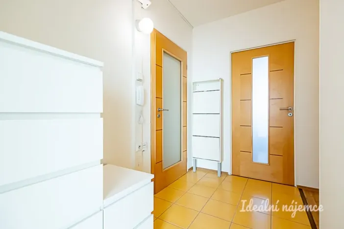 Pronájem bytu 3+1, Praha - Černý Most, Generála Janouška, 77 m2