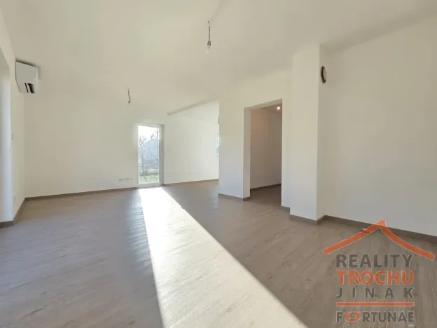 Prodej rodinného domu, Uhersko, 83 m2