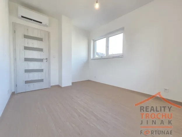 Prodej rodinného domu, Uhersko, 83 m2