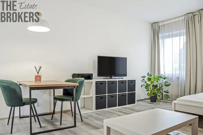 Pronájem bytu 1+kk, Chýnice, Karlštejnská, 38 m2