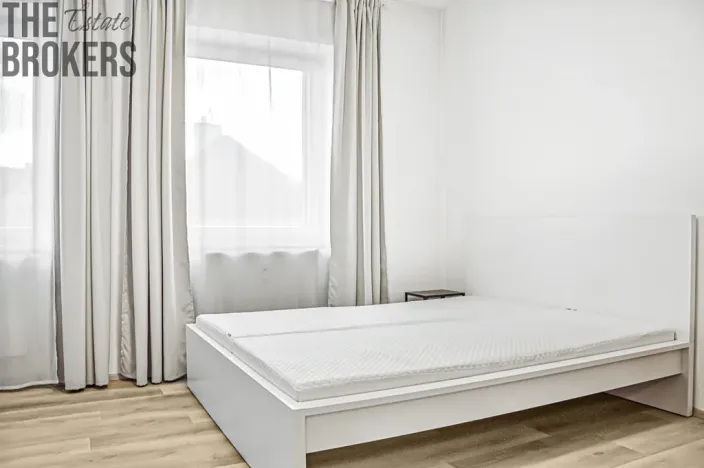 Pronájem bytu 1+kk, Chýnice, Karlštejnská, 38 m2