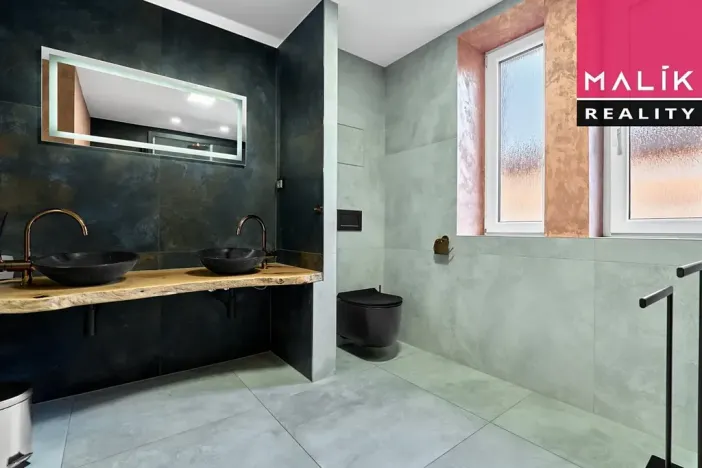 Prodej bytu 2+1, Ostrov, Hlavní třída, 64 m2