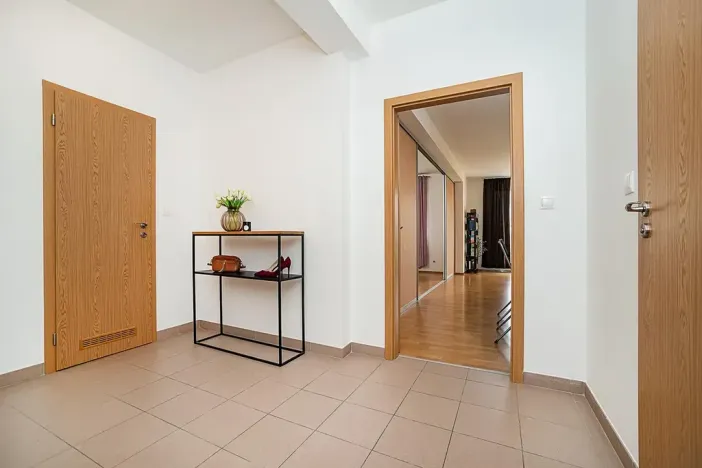Pronájem bytu 2+kk, Praha - Řeporyje, Wiesenthalova, 59 m2