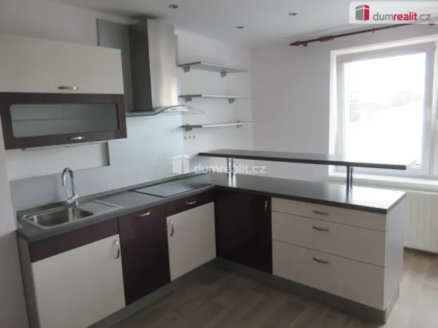 Pronájem bytu 2+1, Praha - Kobylisy, Ořechová, 65 m2