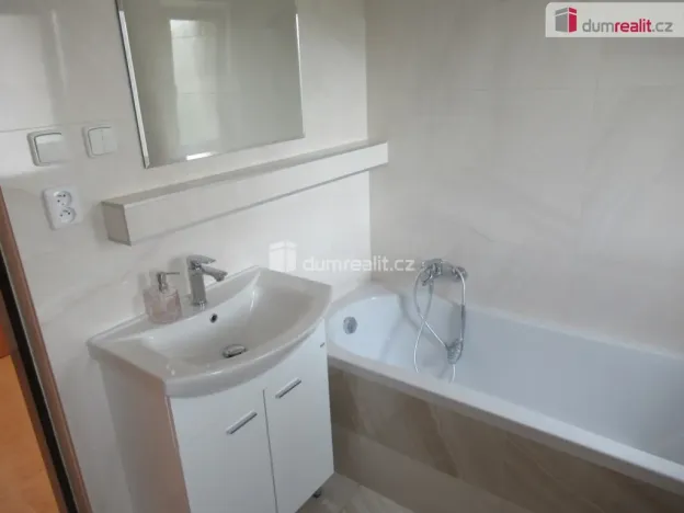 Pronájem bytu 2+1, Praha - Kobylisy, Ořechová, 65 m2