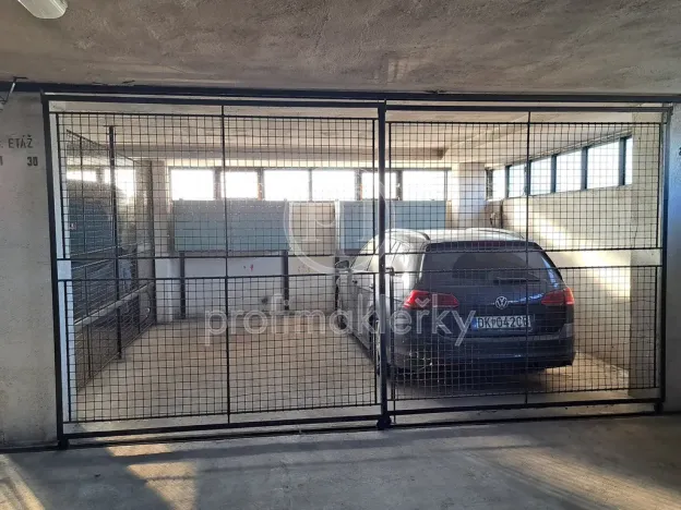 Pronájem garáže, Brno - Královo Pole, Herčíkova, 13 m2