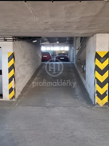 Pronájem garáže, Brno - Královo Pole, Herčíkova, 13 m2