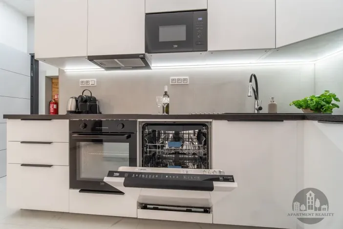 Pronájem bytu 2+kk, Praha - Karlín, Sokolovská, 40 m2