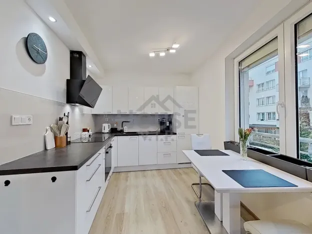 Prodej bytu 2+kk, Praha, Toufarova, 53 m2