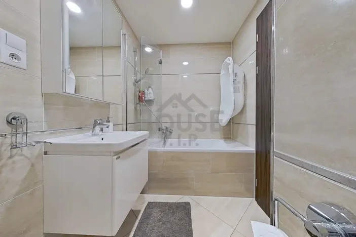 Prodej bytu 2+kk, Praha, Toufarova, 53 m2