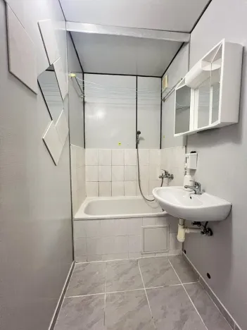 Pronájem bytu 1+kk, Ostrava - Moravská Ostrava, Varenská, 28 m2