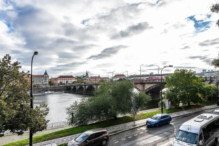 Prodej bytu 3+kk, Praha - Smíchov, Hořejší nábřeží, 85 m2