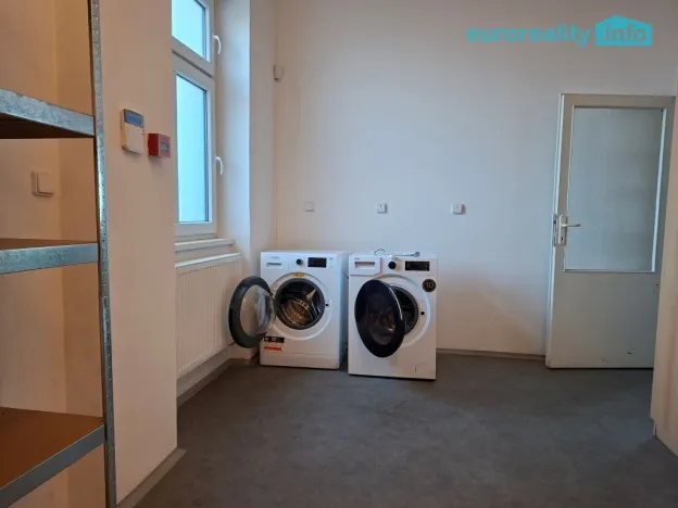 Pronájem restaurace, Žandov, Náměstí, 200 m2