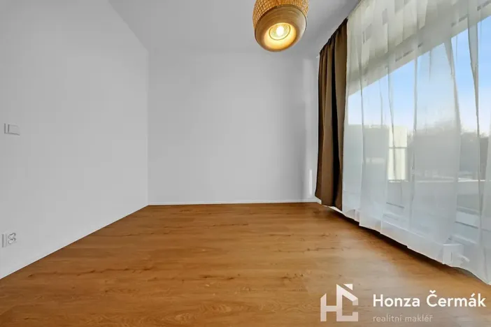 Pronájem bytu 1+kk, Brno, třída Generála Píky, 35 m2