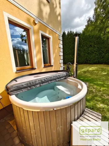 Prodej rodinného domu, Nová Role - Mezirolí, 350 m2