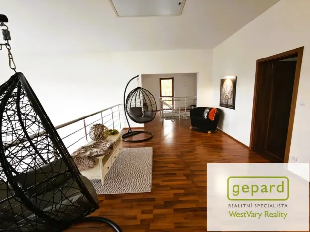 Prodej rodinného domu, Nová Role - Mezirolí, 350 m2