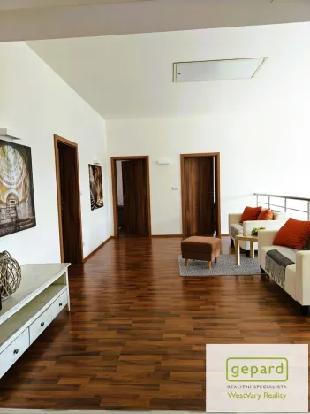 Prodej rodinného domu, Nová Role - Mezirolí, 350 m2