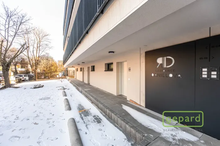 Pronájem bytu 1+kk, Praha, Danielova, 34 m2