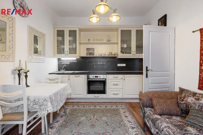 Pronájem bytu 2+kk, Karlovy Vary, K. Čapka, 48 m2