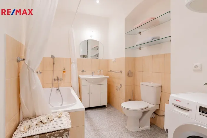 Pronájem bytu 2+kk, Karlovy Vary, K. Čapka, 48 m2