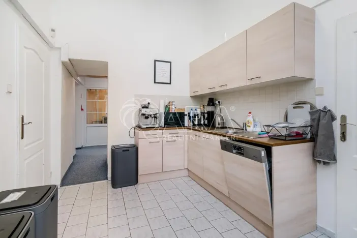 Pronájem kanceláře, Praha - Záběhlice, Za potokem, 270 m2