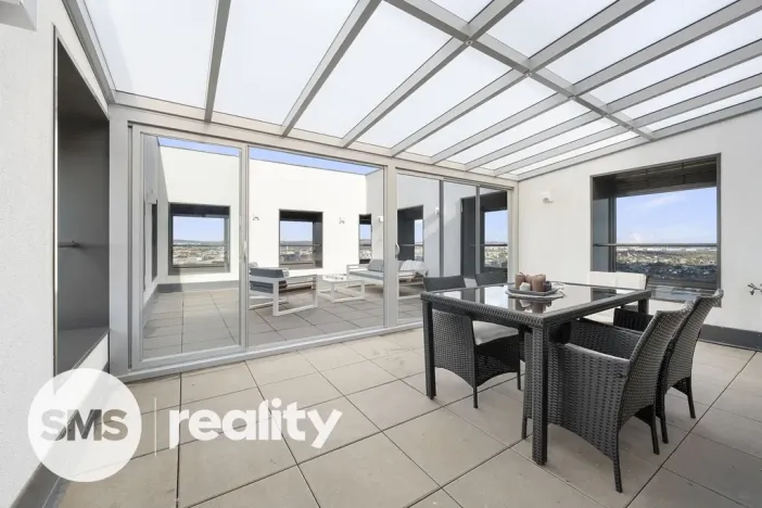 Pronájem atypického bytu, Brno - Štýřice, Pražákova, 332 m2