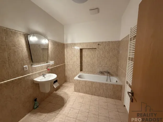 Pronájem bytu 2+kk, Olomouc, Ostružnická, 76 m2
