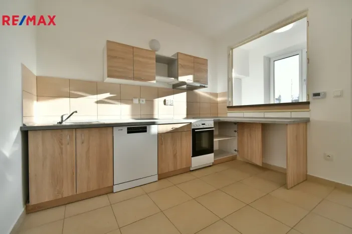 Pronájem bytu 3+1, Nová Paka, Masarykovo náměstí, 93 m2