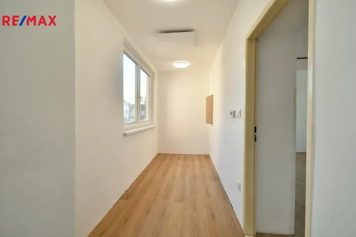 Pronájem bytu 3+1, Nová Paka, Masarykovo náměstí, 93 m2