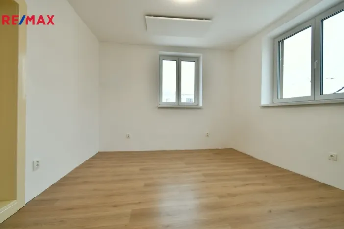 Pronájem bytu 3+1, Nová Paka, Masarykovo náměstí, 93 m2