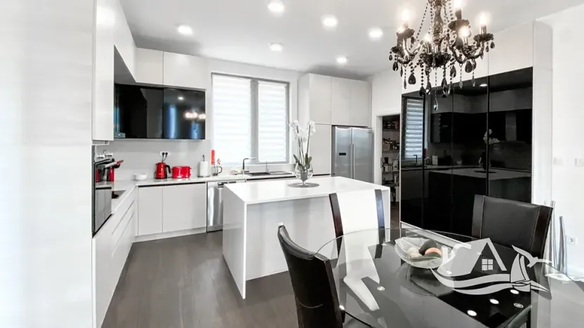 Prodej vily, Kumbor, Černá Hora, 320 m2