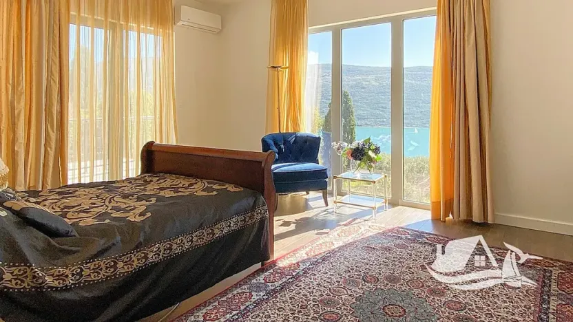 Prodej vily, Kumbor, Černá Hora, 320 m2