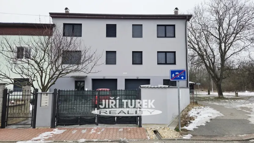 Pronájem bytu 2+kk, Praha - Kbely, Toužimská, 46 m2