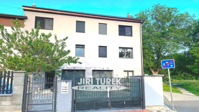 Pronájem bytu 2+kk, Praha - Kbely, Toužimská, 46 m2