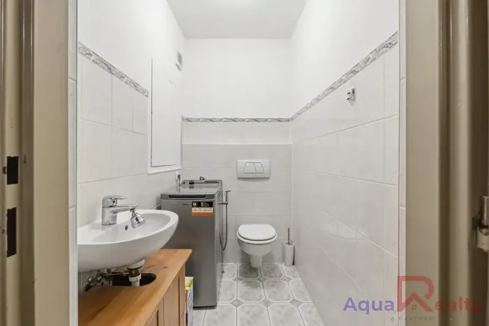 Prodej bytu 2+kk, Karlovy Vary, nám. V. Řezáče, 68 m2