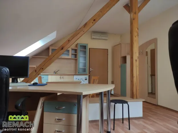 Pronájem kanceláře, Uherské Hradiště, Mariánské náměstí, 35 m2