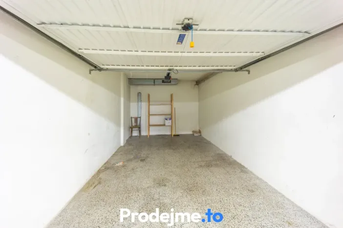 Pronájem garáže, Znojmo, Jarošova, 17 m2