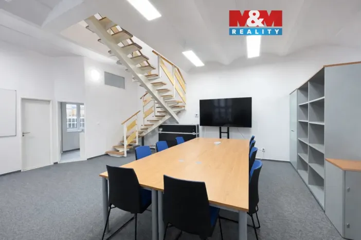Pronájem kanceláře, Praha - Karlín, Sokolovská, 174 m2