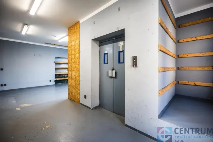 Pronájem obchodního prostoru, Liberec - Liberec XV-Starý Harcov, Svobody, 176 m2