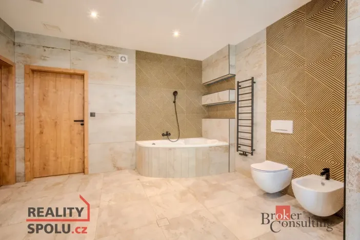 Prodej rodinného domu, Turnov - Bukovina, 450 m2