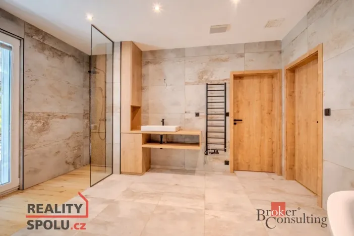 Prodej rodinného domu, Turnov - Bukovina, 450 m2