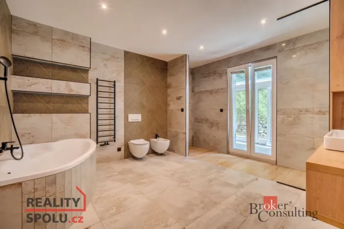 Prodej rodinného domu, Turnov - Bukovina, 450 m2