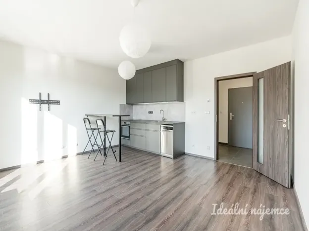 Pronájem bytu 1+kk, Přezletice, Pod Zahrady, 36 m2